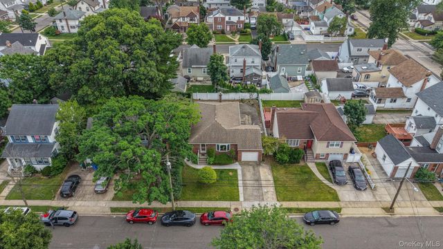 54 E Maujer Street, Valley Stream, NY 11580