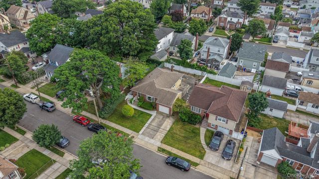 54 E Maujer Street, Valley Stream, NY 11580