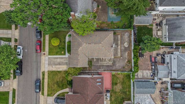54 E Maujer Street, Valley Stream, NY 11580