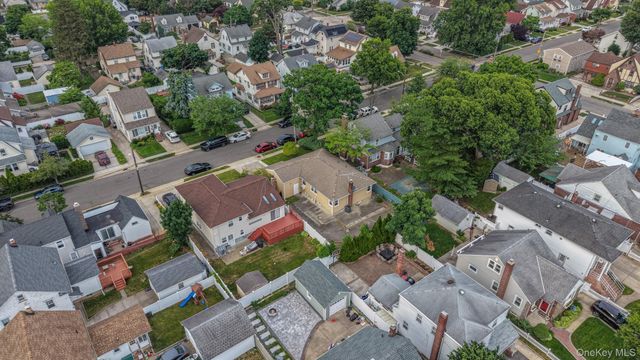 54 E Maujer Street, Valley Stream, NY 11580