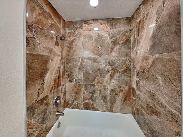 465 OAK DRIVE, Tavares, FL 32778