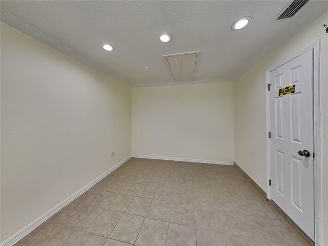 465 OAK DRIVE, Tavares, FL 32778