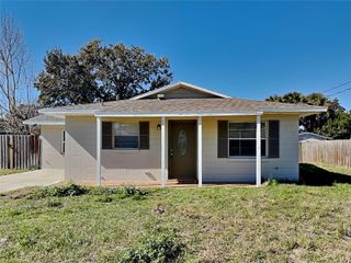 465 OAK DRIVE, Tavares, FL 32778