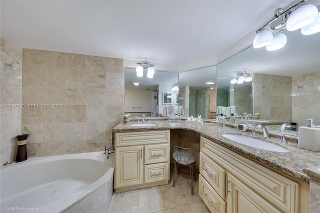 20308 NE 34th Ct 38, Aventura, FL 33180