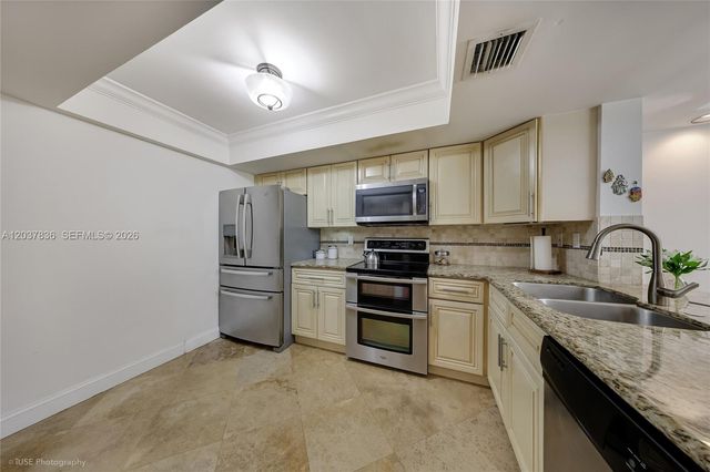 20308 NE 34th Ct 38, Aventura, FL 33180