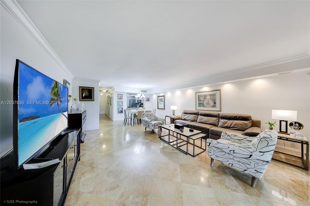20308 NE 34th Ct 38, Aventura, FL 33180