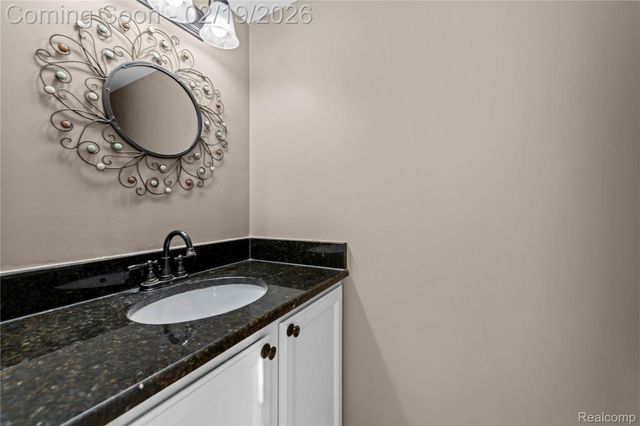 1719 Brentwood Drive, Troy, MI 48098