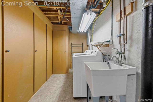 1719 Brentwood Drive, Troy, MI 48098