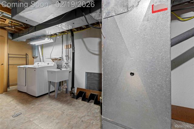 1719 Brentwood Drive, Troy, MI 48098