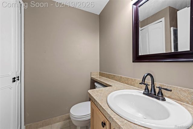 1719 Brentwood Drive, Troy, MI 48098