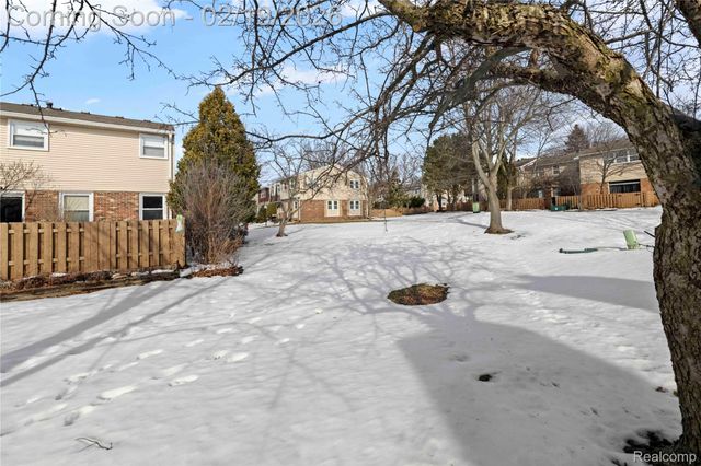 1719 Brentwood Drive, Troy, MI 48098