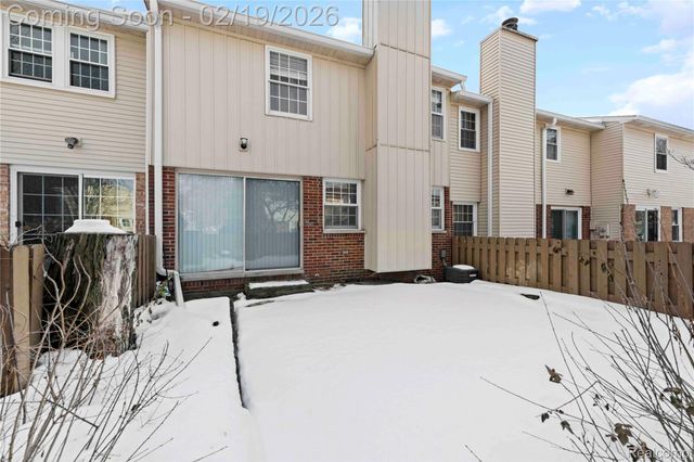 1719 Brentwood Drive, Troy, MI 48098