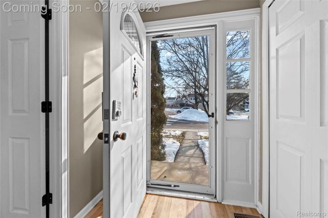 1719 Brentwood Drive, Troy, MI 48098