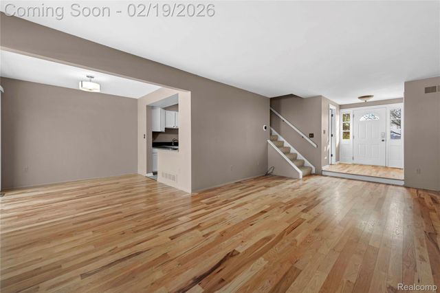 1719 Brentwood Drive, Troy, MI 48098