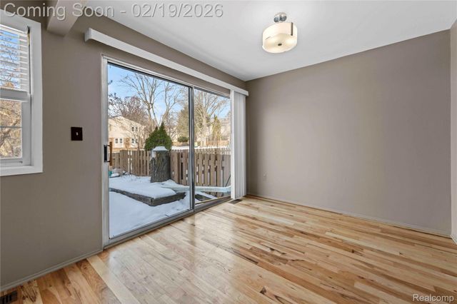 1719 Brentwood Drive, Troy, MI 48098