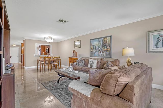 5620 Spindle Palm Court E, Delray Beach, FL 33484