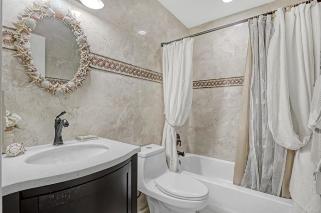 5620 Spindle Palm Court E, Delray Beach, FL 33484