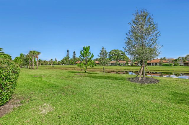 5620 Spindle Palm Court E, Delray Beach, FL 33484