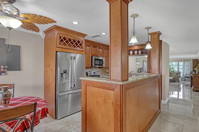 5620 Spindle Palm Court E, Delray Beach, FL 33484