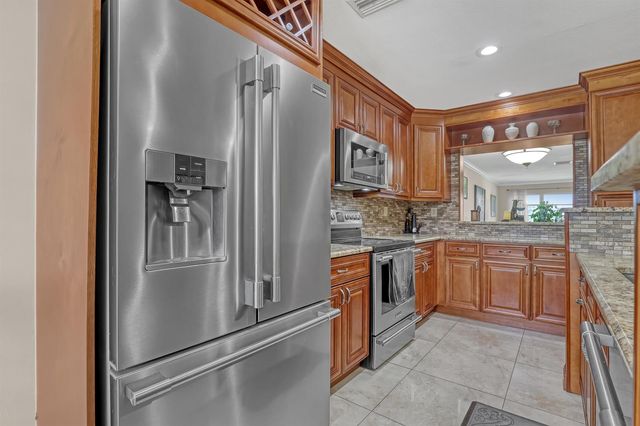 5620 Spindle Palm Court E, Delray Beach, FL 33484