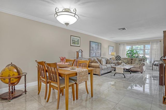 5620 Spindle Palm Court E, Delray Beach, FL 33484