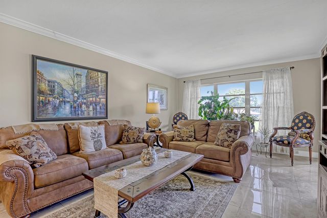 5620 Spindle Palm Court E, Delray Beach, FL 33484