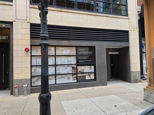 223 W Lake Street, Chicago, IL 60606