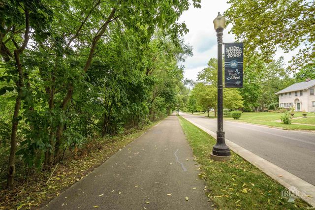 404 E McCulloch Boulevard, Muncie, IN 47303