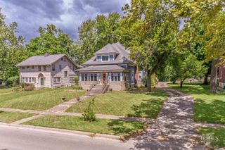 404 E McCulloch Boulevard, Muncie, IN 47303