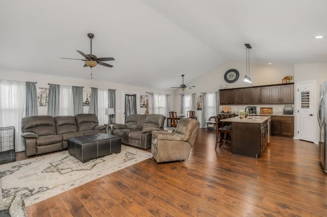 260 Celeste Dr, Baxter, TN 38544