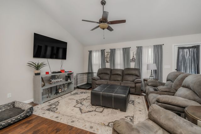 260 Celeste Dr, Baxter, TN 38544