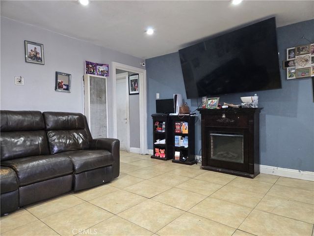 1117 N Santa Fe, Compton, CA 90221