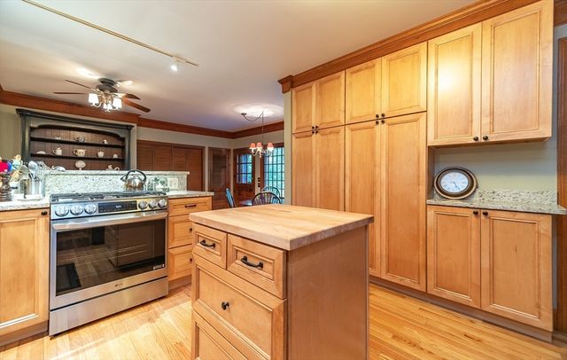 84 Greenwich Rd, East Longmeadow, MA 01028
