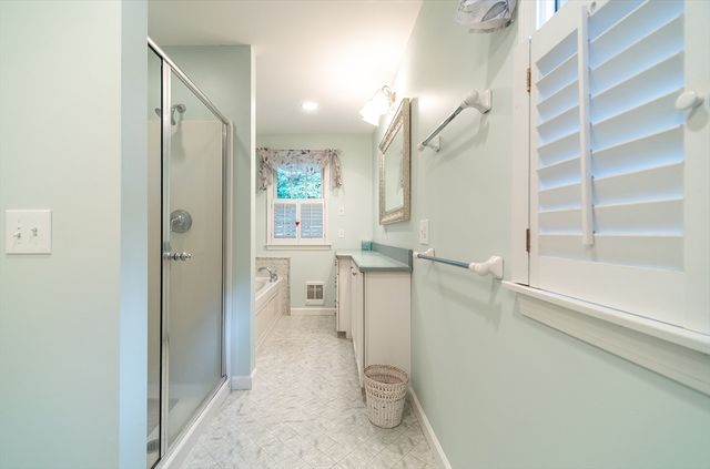 84 Greenwich Rd, East Longmeadow, MA 01028