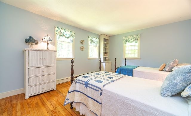 84 Greenwich Rd, East Longmeadow, MA 01028