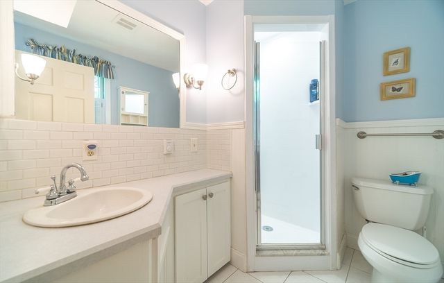 84 Greenwich Rd, East Longmeadow, MA 01028