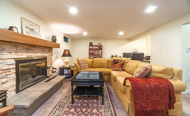 84 Greenwich Rd, East Longmeadow, MA 01028