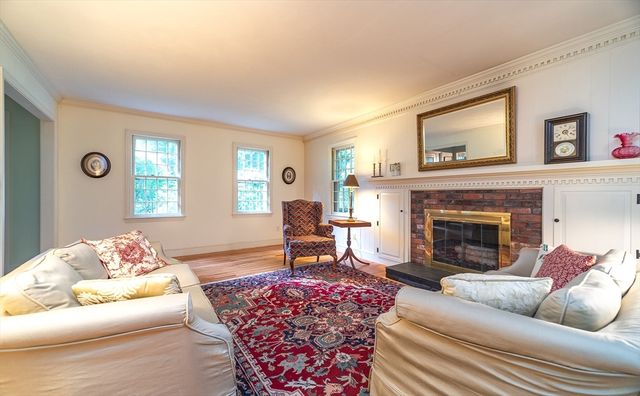 84 Greenwich Rd, East Longmeadow, MA 01028