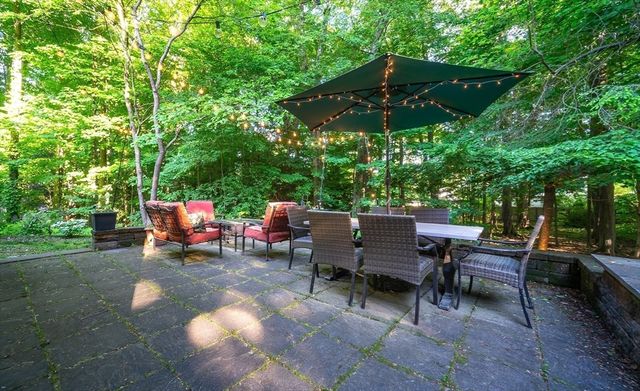 84 Greenwich Rd, East Longmeadow, MA 01028