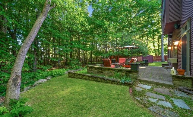 84 Greenwich Rd, East Longmeadow, MA 01028
