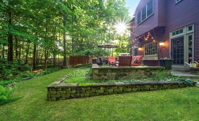 84 Greenwich Rd, East Longmeadow, MA 01028
