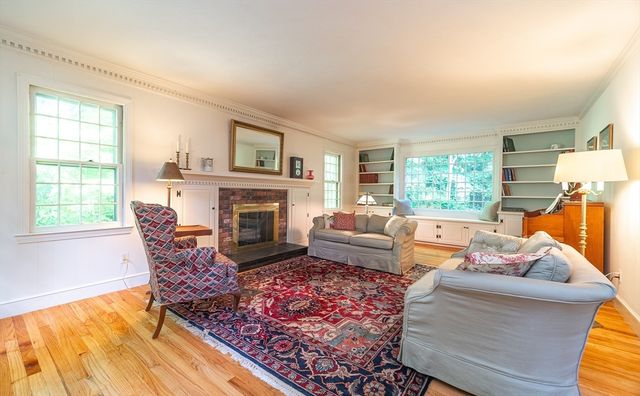 84 Greenwich Rd, East Longmeadow, MA 01028