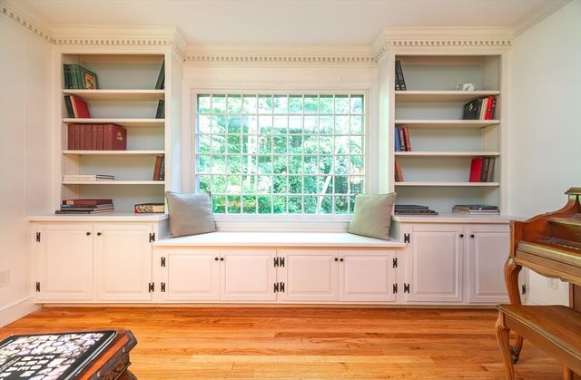 84 Greenwich Rd, East Longmeadow, MA 01028