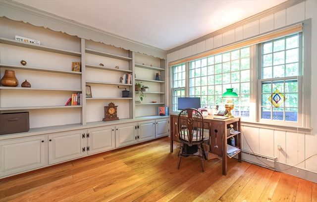 84 Greenwich Rd, East Longmeadow, MA 01028
