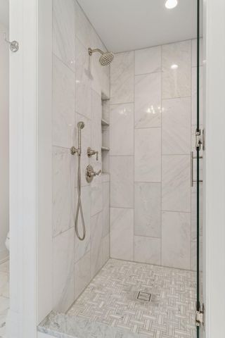 1111 W River Parkway 15E, Minneapolis, MN 55415
