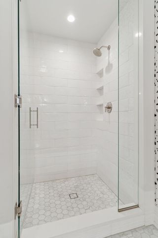 1111 W River Parkway 15E, Minneapolis, MN 55415