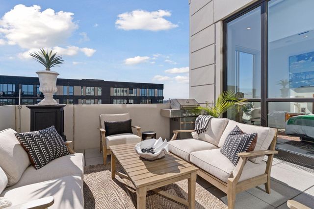 1111 W River Parkway 15E, Minneapolis, MN 55415