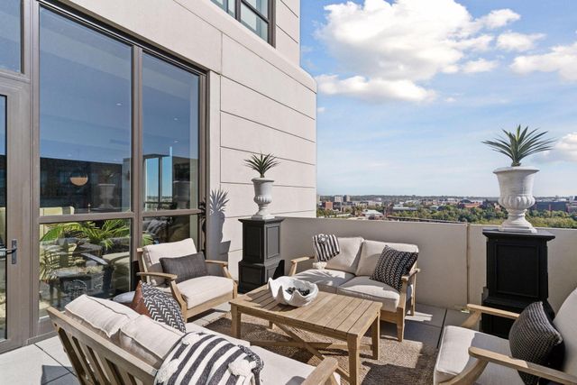 1111 W River Parkway 15E, Minneapolis, MN 55415