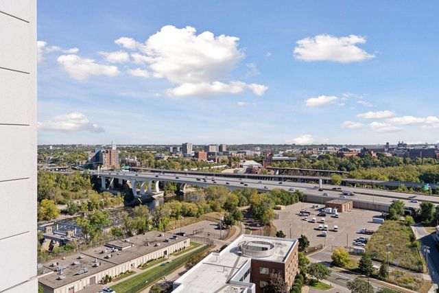 1111 W River Parkway 15E, Minneapolis, MN 55415