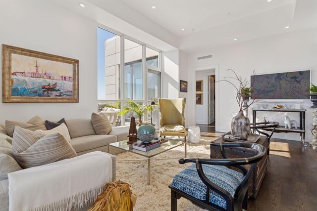 1111 W River Parkway 15E, Minneapolis, MN 55415